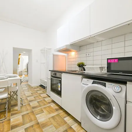 Charming In Damjanich Str., Lucas